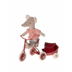 Grosse Schwester Maus mit roten Ranzen