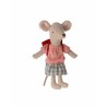 Grosse Schwester Maus mit roten Ranzen
